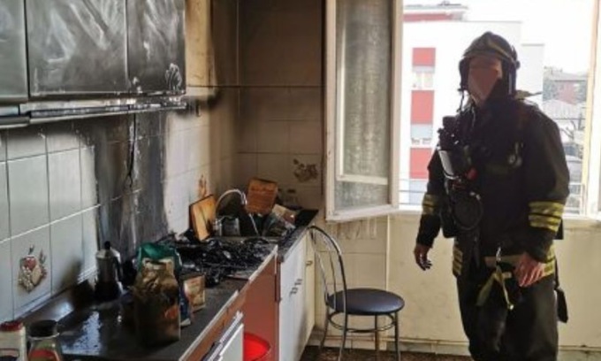 Fiamme nella cucina di un alloggio in via Buonarroti