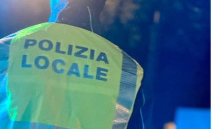 Controlli della Polizia locale in orario serale: tre patenti ritirate