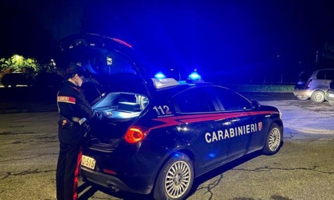 Attirano l’attenzione dei Carabinieri: trovati con sostanza stupefacente