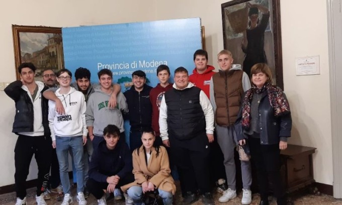 Dagli studenti una serie di proposte per il traffico nel comparto scolastico di via Nievo