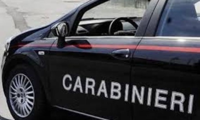 Ruba in un supermercato e prende a pugni un vigilante: arrestato 32enne