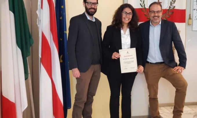 Un libro e una pergamena alla ex-liceale Giada Bellelli