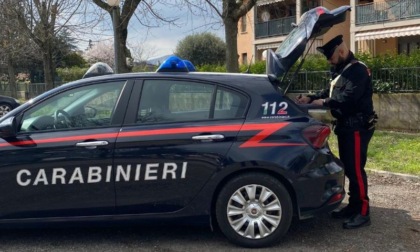 La picchia e la costringe a non uscire di casa: arrestato un 52enne