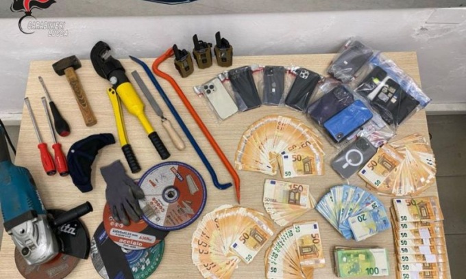 Furto da migliaia di euro nella casa di un imprenditore: arrestati tre albanesi