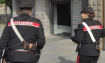 Clandestini occupano un garage condominiale: denunciati dai Carabinieri