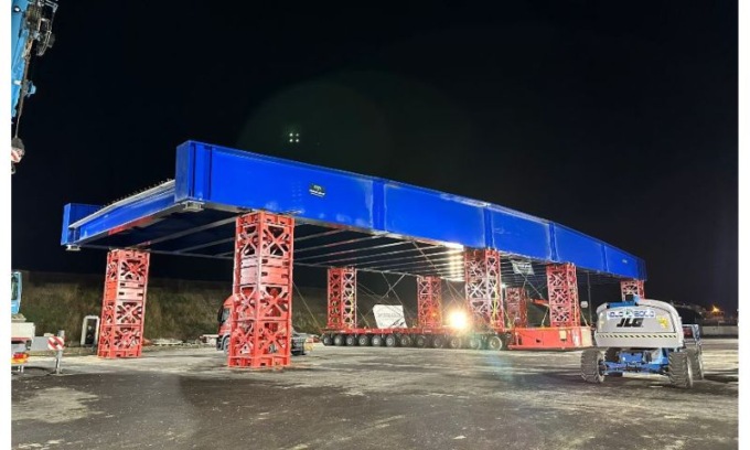 Posato il ponte della tangenziale sull’Autostrada