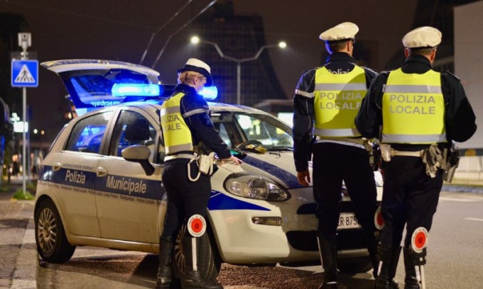 Trovato con marijuana e patente scaduta da dieci anni