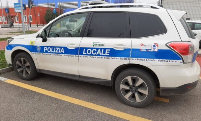 Sotto l’effetto dell’alcool esce di strada con il suo ciclomotore
