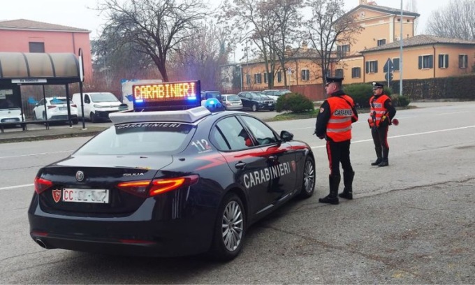 Carabinieri liberi dal servizio scoprono ladro e lo fanno arrestare