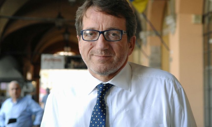 Imbrattato il Centro di Salute dell’Asl: la condanna del Sindaco Muzzarelli