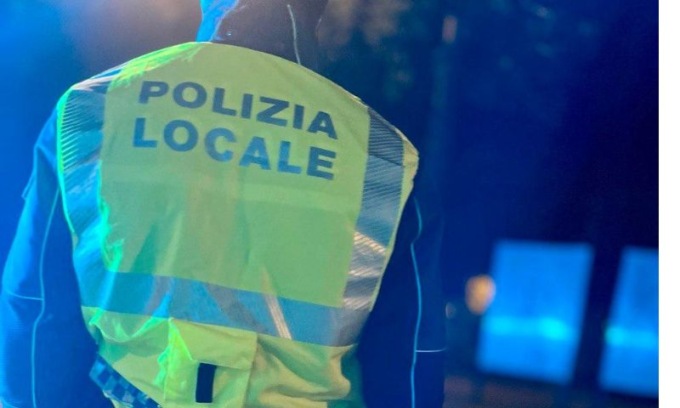 Parco XXII aprile: il cane Pit scopre sostanza stupefacente tra siepi e cespugli