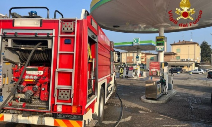 Automobilista abbatte colonnina GPL: la situazione è sotto controllo