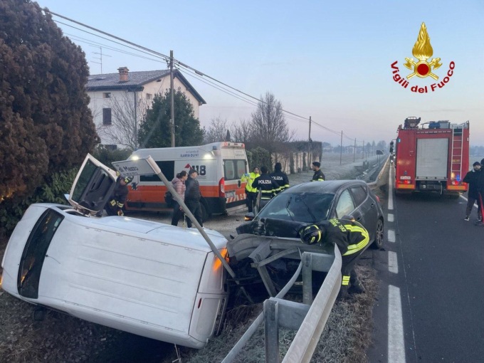 Scontro tra auto e furgone: nessun ferito grave