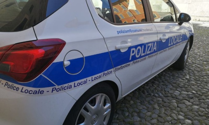 Ubriaco fugge dopo un incidente, fermato e denunciato