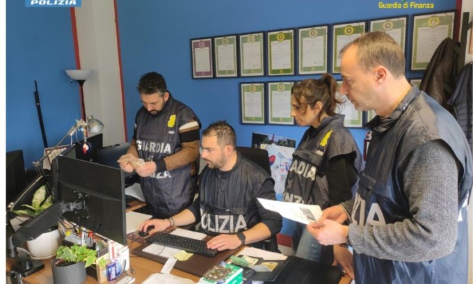 Arresti domiciliari per donna accusata di truffa aggravata nei confronti di un’anziana