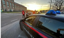 Durante un alterco per motivi di viabilità estrae una scacciacani: denunciato dai Carabinieri