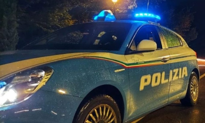 Scoperta droga in un’abitazione: tre persone denunciate dalla Polizia di Stato