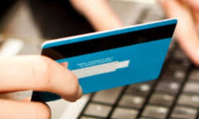 Ordina un cric per la sua macchina: gli arriva per posta uno strumento che vale la  metà di quello richiesto