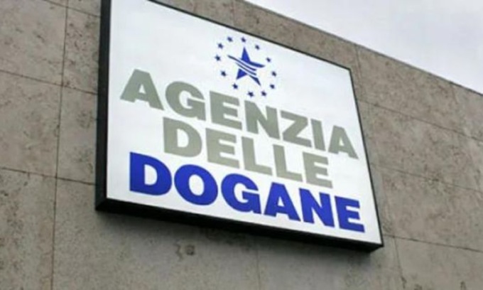 Maxi sequestri di sigarette elettroniche di importazione