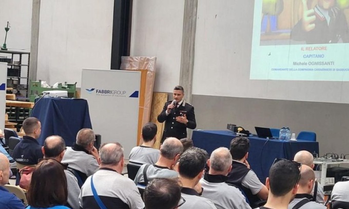 Carabinieri tra i dipendenti della Fabbri spa per parlare di violenza di genere