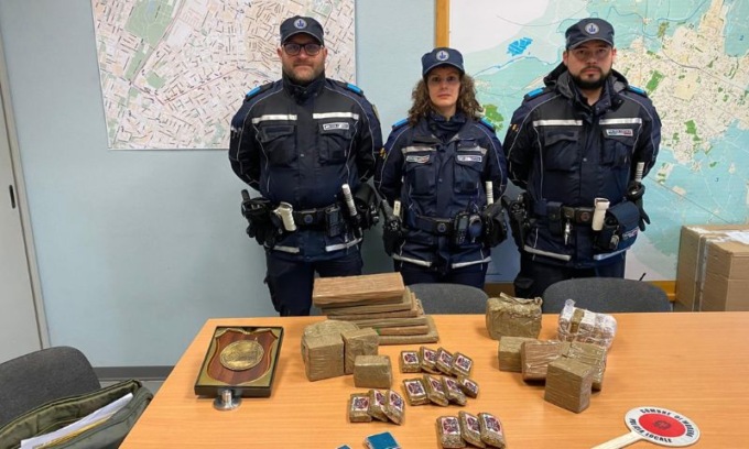 La Polizia locale sequestra oltre 17 chili di hashish