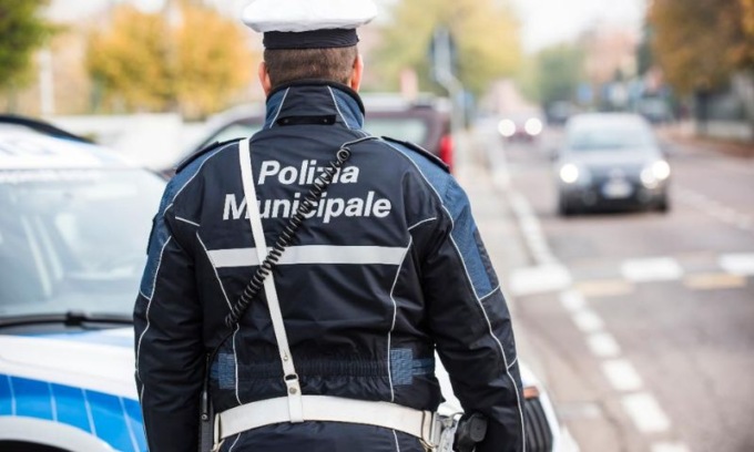 Automobilista 24enne trovato senza patente né assicurazione