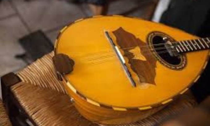 Con Dentro alle note musica greca proveniente da Smirne
