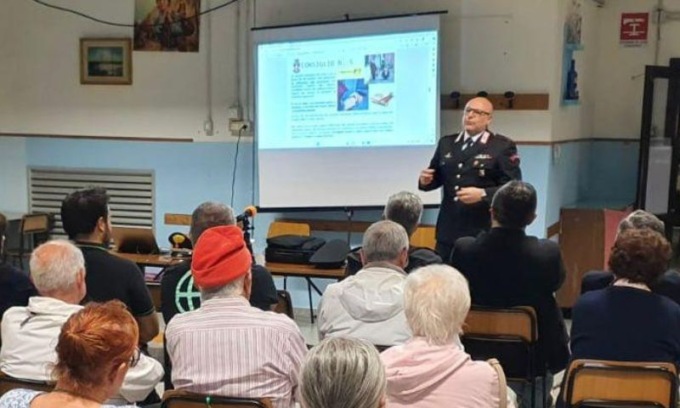 Il Comandante dei Carabinieri incontra gli anziani