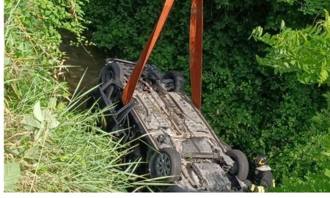 Auto finisce in un canale: conducente portato a Baggiovara con l’elisoccorso