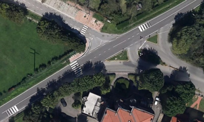 Un semaforo tra via Chiesa di Cibeno e via della Costituzione