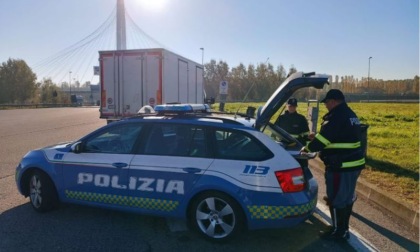 La Polizia Stradale intensifica i controlli sui mezzi pesanti e di trasporto persone