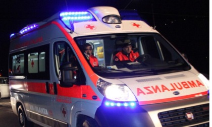 Travolto un ragazzo mentre presta soccorso ad un altro automobilista