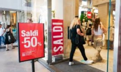 Saldi estivi: buon avvio ma la crisi dei consumi resta