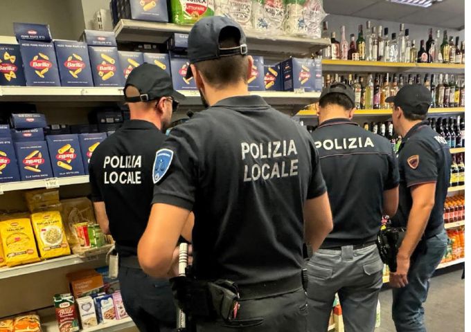 Controlli di Polizia Locale e Polizia di Stato sugli esercizi commerciali
