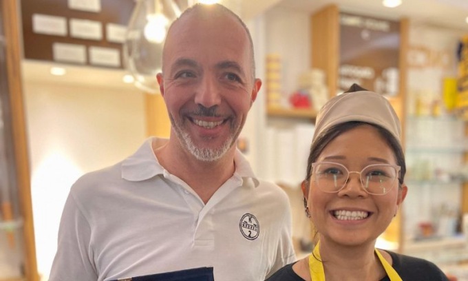 Modena celebra la Gelateria k2 e il negozio dei timbri Ellebi come “botteghe storiche” della città