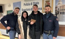 Ritrova un portafoglio con 1.800 euro e lo consegna in Questura