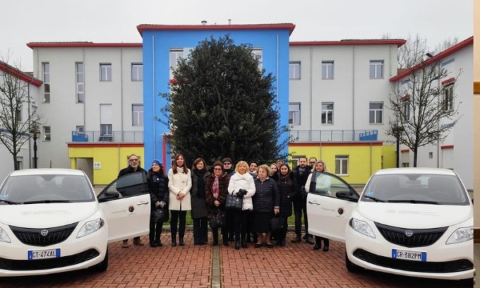 “La nostra Mirandola” dona due auto ad alimentazione ibrida per le attività a domicilio dei pazienti