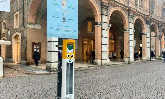 Già in funzione i contenitori per la raccolta di mozziconi di sigaretta destinati alla moda sostenibile