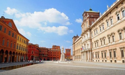 In Piazza Roma alzabandiera per ricordare la sfilata del Tricolore