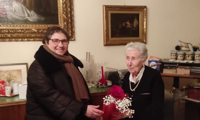 Una rosa rossa per Elsa esule per tre volte