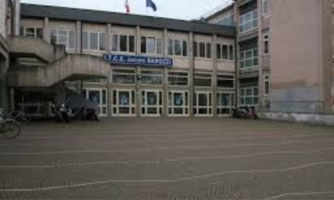 Ancora spray urticante all’interno del Barozzi di viale Monte Kosica