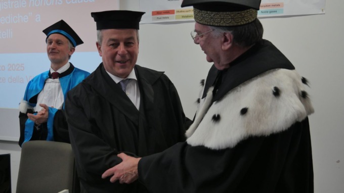 Conferita a Franco Locatelli, Presidente del Consiglio Superiore di Sanità, la laurea honoris causa in Biotecnologie Mediche