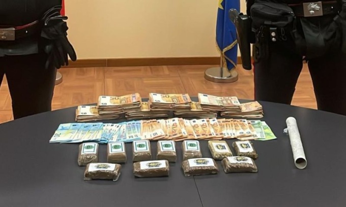 E’ sorpreso con lo stupefacente: arrestato spacciatore dai  Carabinieri.