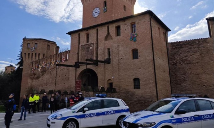 Parcheggia negli stalli per invalidi senza averne diritto: multata e punti decurtati dalla patente