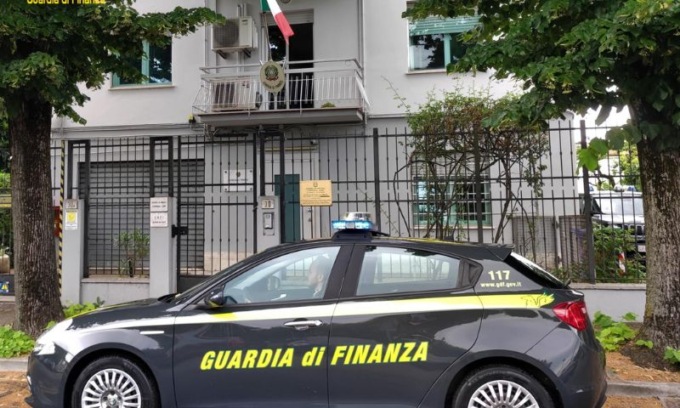 Sequestro preventivo di 330 mila euro per due imprenditori tessili per “dichiarazione infedele”
