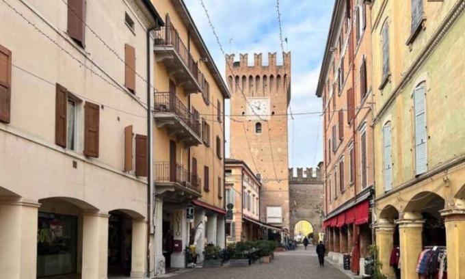 Sotto l’effetto dell’alcol sferra calci ai Carabinieri: arrestato