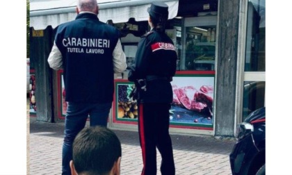 Controlli dei Carabinieri in esercizi commerciali