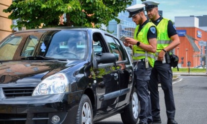 Fermato a guidare con patente falsa