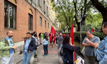 Lavoratori agricoli e dell'industria alimentare in presidio davanti alla Prefettura