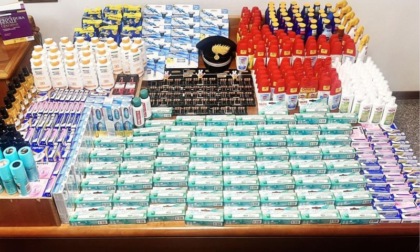 Sorpresi in auto con cosmetici rubati per 4 mila euro